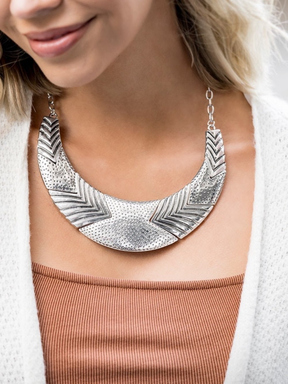 🍍Bold Silver Textured Chevron Crescent Statement Necklace